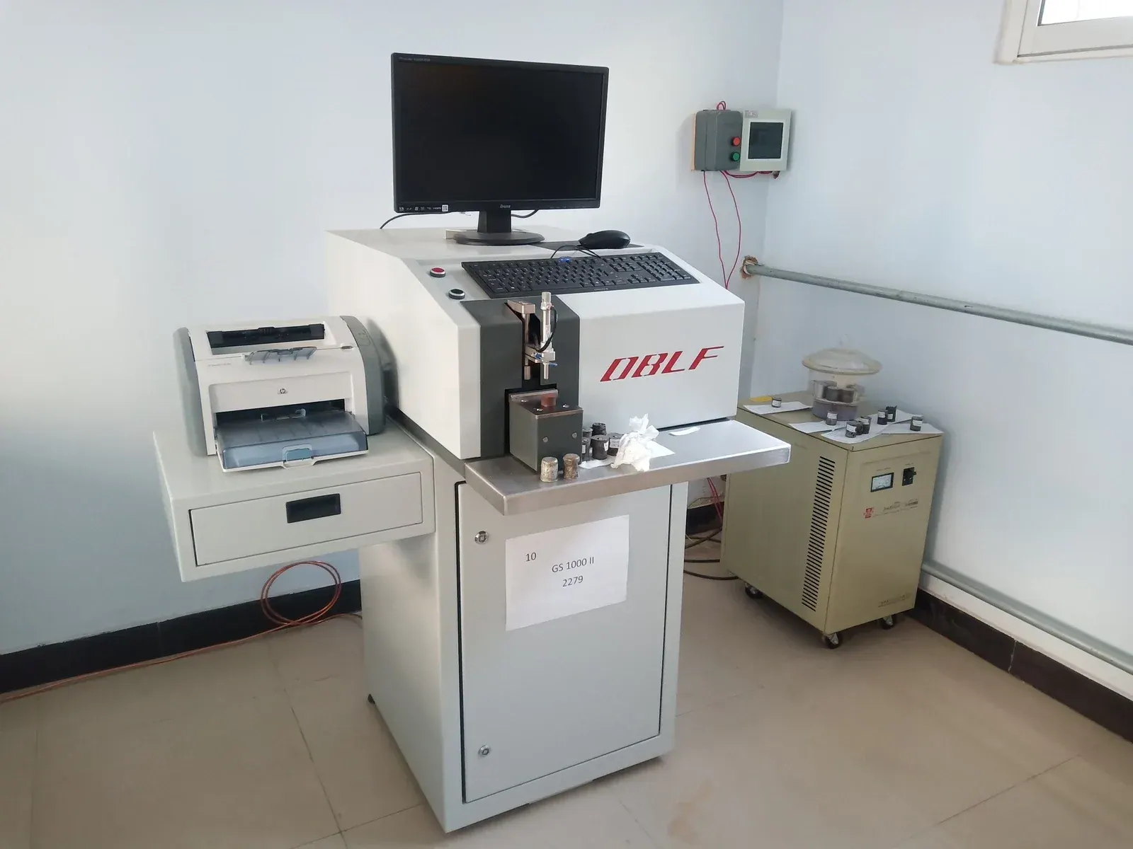 Laboratory inspection instrument and sample pieces