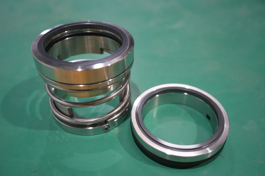 Split-case pump mechanical seal