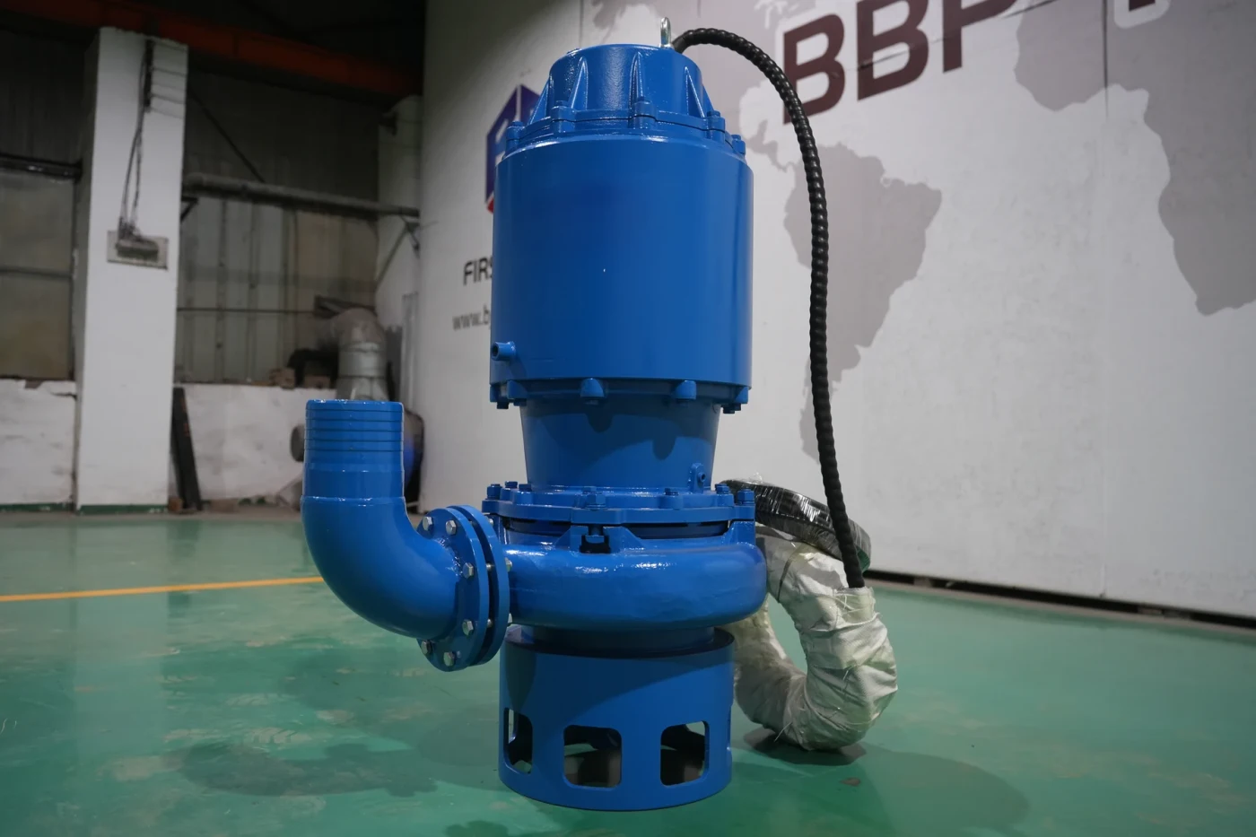 QSZ submersible slurry pump photographed in the workshop