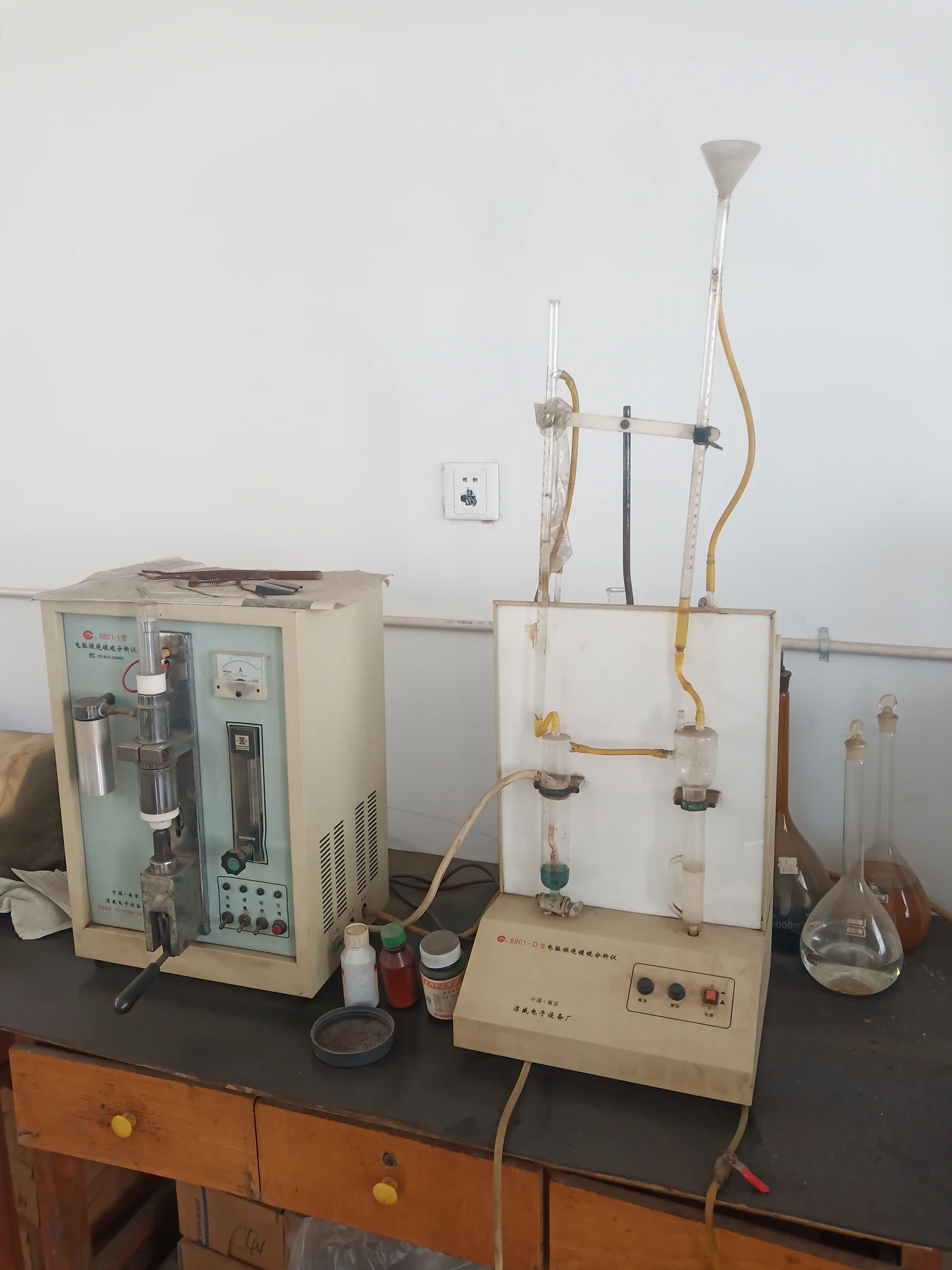 Laboratory equipment used for pump inspection work